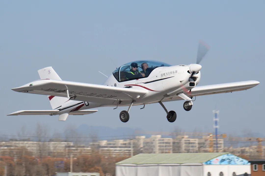 猎鹰飞行俱乐部:轻松考取运动类飞行执照,人人都能成为飞行员!