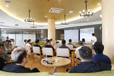 私人飞行俱乐部“放低身段”求发展