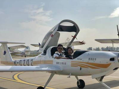 全城瞩目| 跑车 别墅 飞机,炫酷的私人飞行体验party